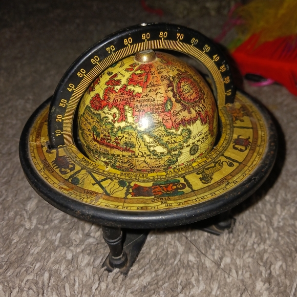 Very Unique Vintage Small Tabletop Spinning Globe Metal Made in Japan - Picture 2 of 3